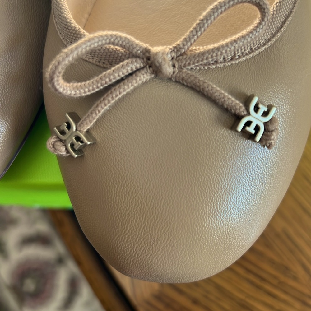 🎉NWOTINBOXSamEdelman BeigeBallet Flat8.5 MClassicStyle&Color TimelessAllSeasons